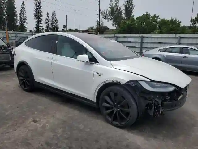 5YJXCDE20HF067847 2017 TESLA MODEL X-3