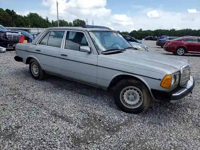 WDBAB33A9EA031137 1984 MERCEDES-BENZ 300-CLASS-3