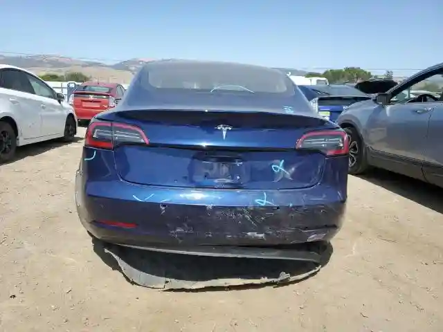 5YJ3E1EA3JF046947 2018 TESLA MODEL 3-5
