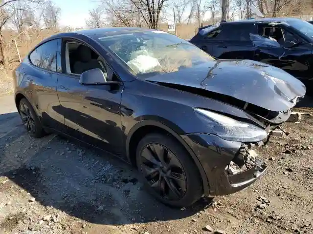 7SAYGAEE1SF218433 2025 TESLA MODEL Y-3