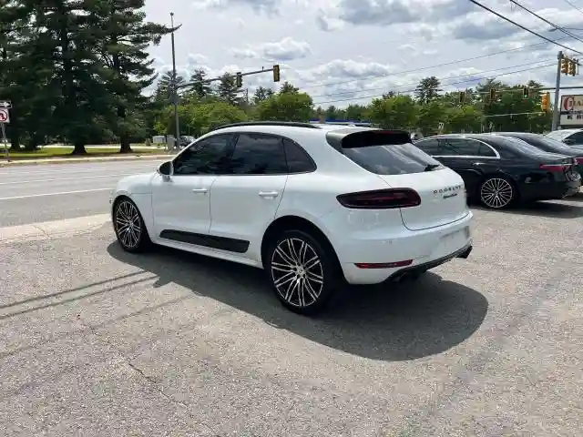 WP1AF2A50HLB60235 2017 PORSCHE MACAN-2
