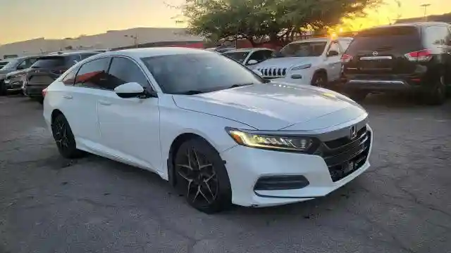 1HGCV1F15JA000836 2018 HONDA ACCORD-0