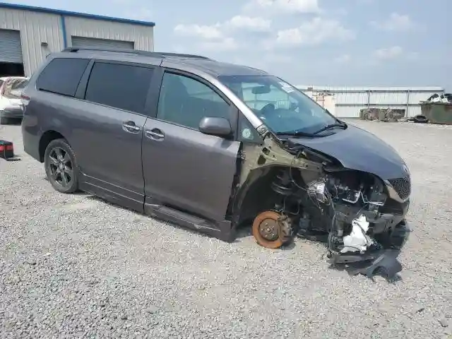 5TDXZ3DC3HS873163 2017 TOYOTA SIENNA-3