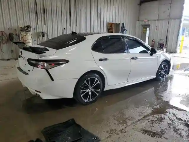 4T1B11HKXJU151838 2018 TOYOTA CAMRY-2