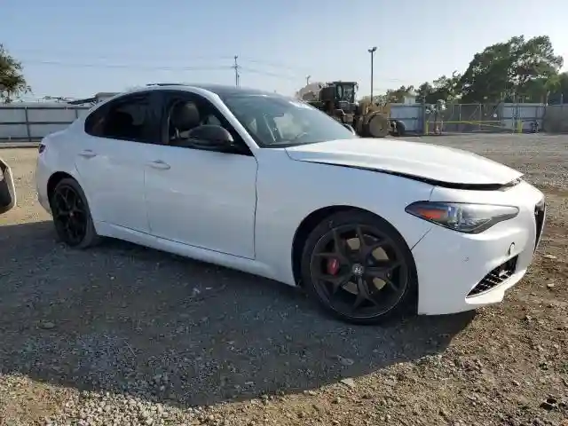 ZARFAMAN3K7620432 2019 ALFA ROMEO GIULIA-3