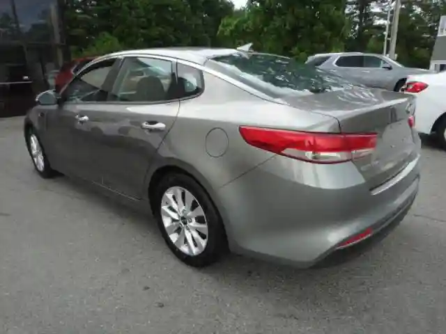 5XXGU4L39HG1773XX 2017 KIA OPTIMA-2