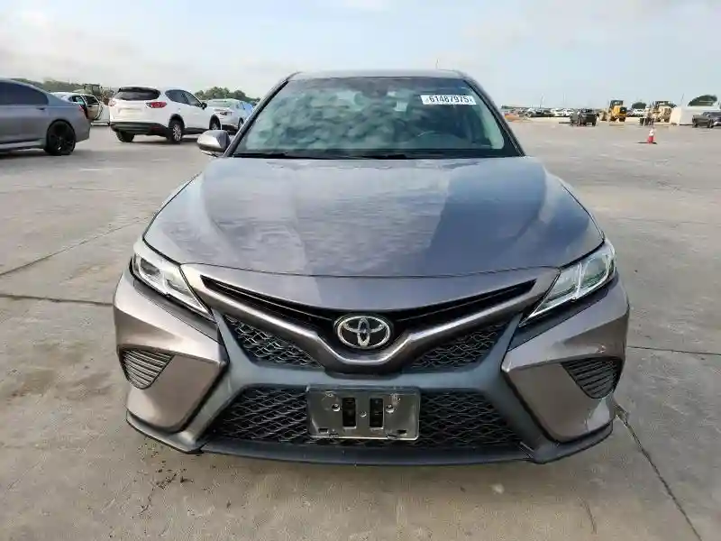 4T1B11HK4JU582613 2018 TOYOTA CAMRY-4