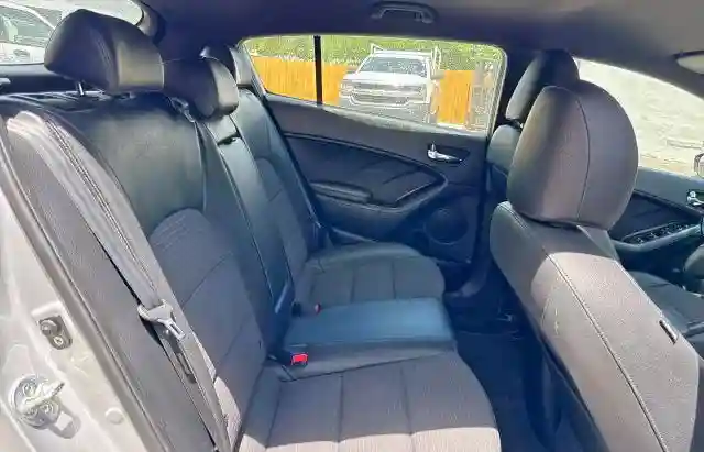 KNAFZ5A3XG5603747 2016 KIA FORTE-5