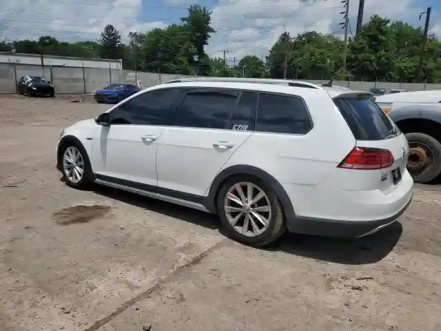 3VWH17AU3JM757402 2018 VOLKSWAGEN GOLF-1