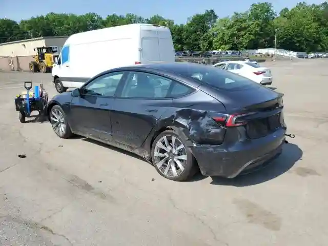 5YJ3E1EA0RF735193 2024 TESLA MODEL 3-1