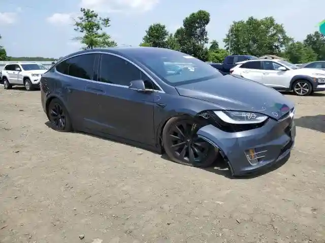 5YJXCBE22JF139299 2018 TESLA MODEL X-3