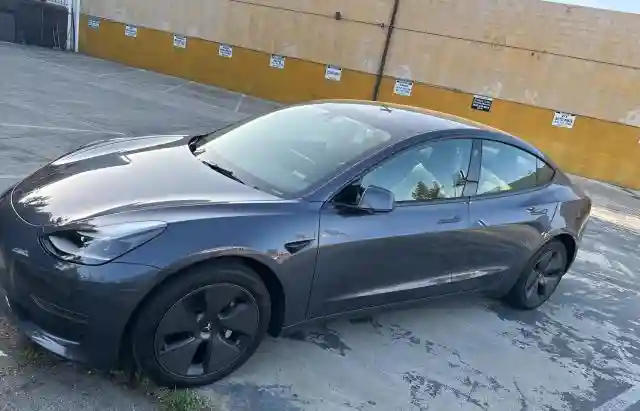 5YJ3E1EA1PF607137 2023 TESLA MODEL 3-1