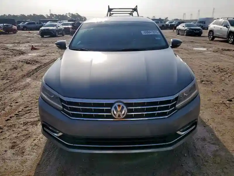 1VWBT7A35HC072207 2017 VOLKSWAGEN PASSAT-4