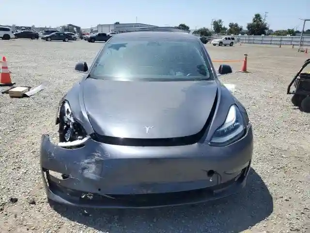 5YJ3E1EB4JF121101 2018 TESLA MODEL 3-4