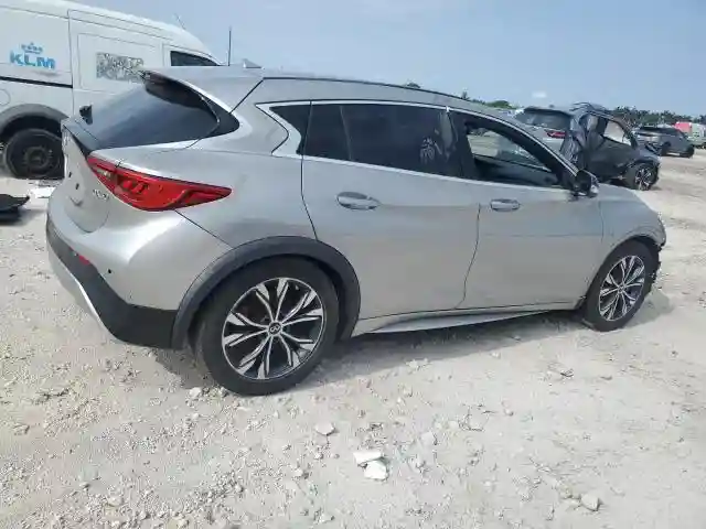 SJKCH5CP5HA032733 2017 INFINITI QX30-2