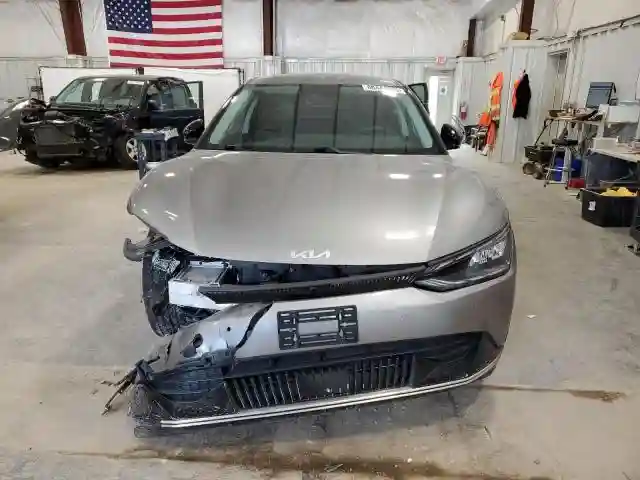 KNDC3DLC3N5028967 2022 KIA EV6 LIGHT-4