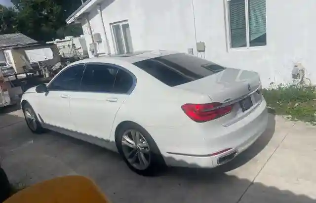 WBA7F2C55GG419122 2016 BMW 7 SERIES-2