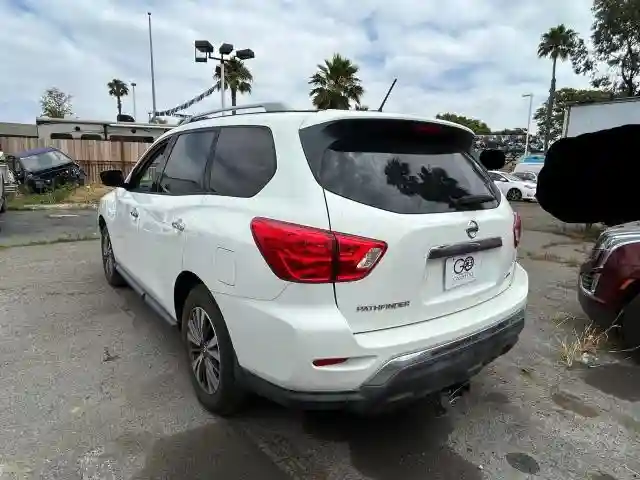 5N1DR2MM7HC908242 2017 NISSAN PATHFINDER-2