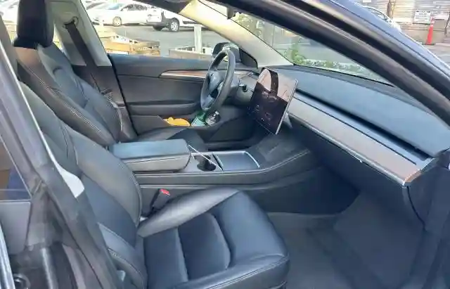 5YJ3E1EA1PF607137 2023 TESLA MODEL 3-4