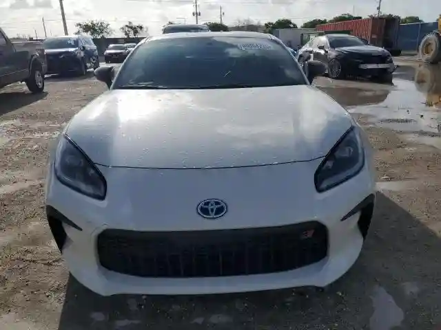 JF1ZNBF13P8764107 2023 TOYOTA GR 86 PREM-4