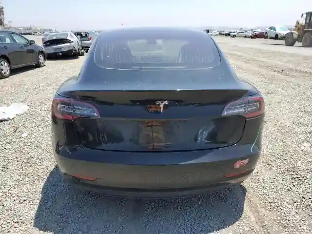 5YJ3E1EA6JF011349 2018 TESLA MODEL 3-5