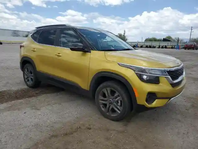 KNDEU2AAXM7210552 2021 KIA SELTOS-3
