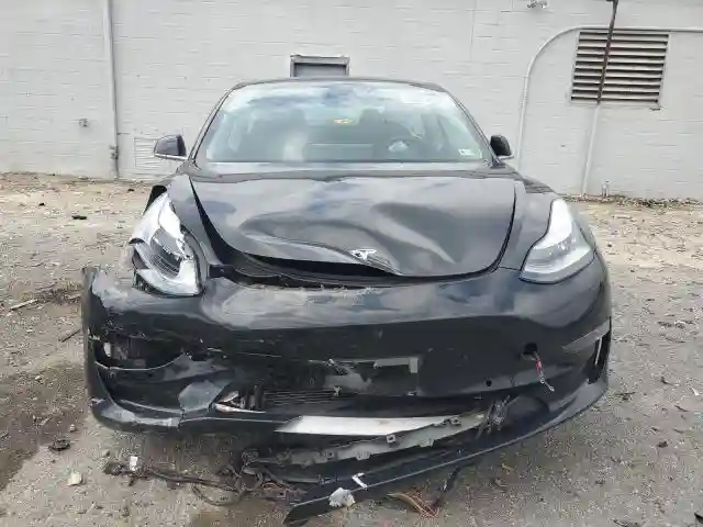 5YJ3E1EAXKF196877 2019 TESLA MODEL 3-4
