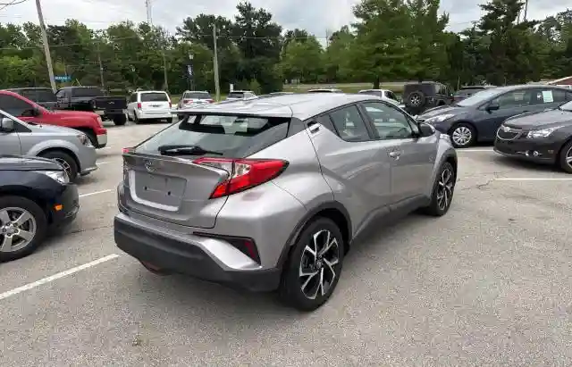 NMTKHMBXXJR048041 2018 TOYOTA C-HR-3