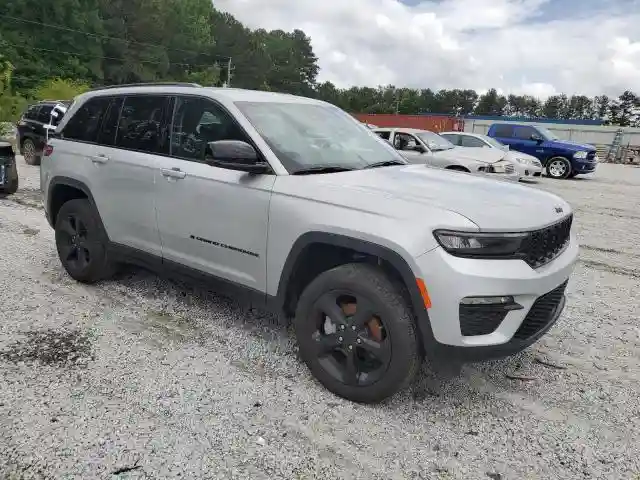 1C4RJHBG4PC666672 2023 JEEP GRAND CHEROKEE-3