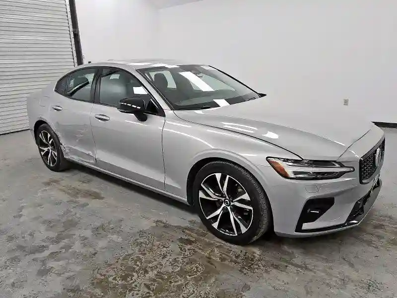 7JRL12FJ9SG366637 2025 VOLVO S60 CORE-3