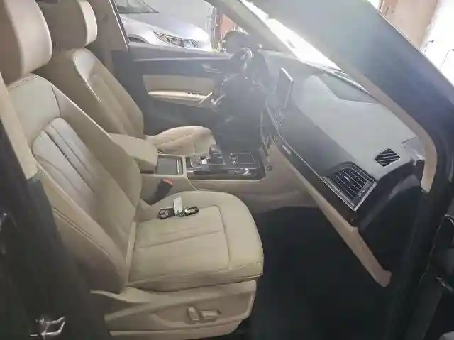 WA1BNAFY5K2083360 2019 AUDI Q5-4