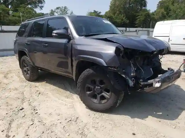 JTEBU5JR3J5529045 2018 TOYOTA 4RUNNER-3