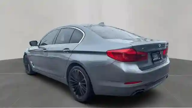 WBAJE7C34HG479236 2017 BMW 5 SERIES-2