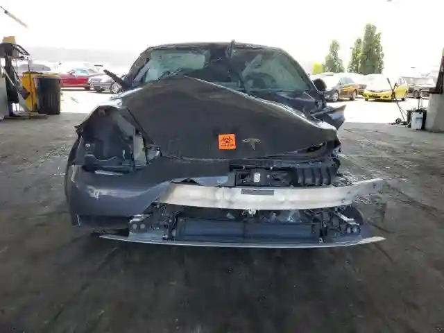 5YJ3E1EA2JF061083 2018 TESLA MODEL 3-4