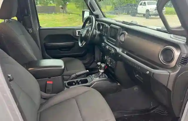 1C4HJXDG9KW569235 2019 JEEP WRANGLER-4