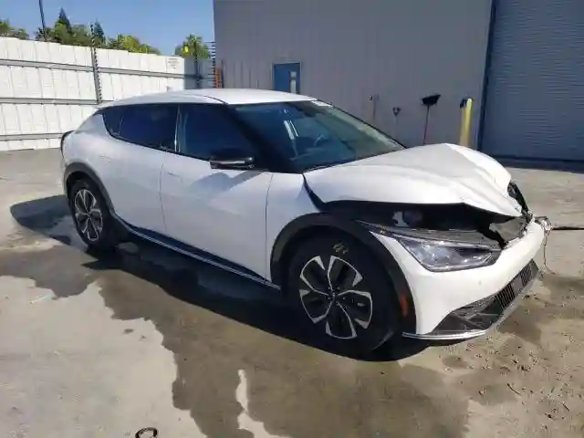 KNDC34LA1R5211448 2024 KIA EV6 LIGHT-3