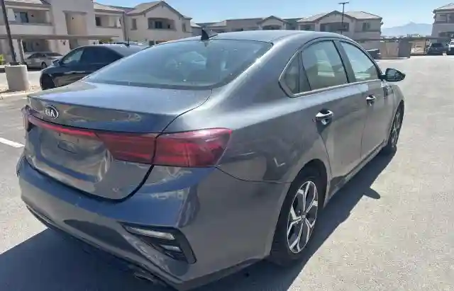 3KPF24AD9LE251477 2020 KIA FORTE-3