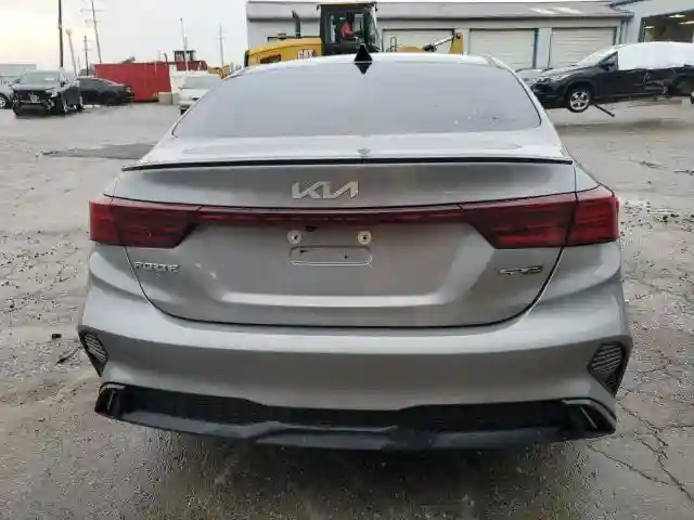 3KPF54AD1RE792037 2024 KIA FORTE-5