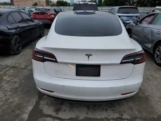 5YJ3E1EA3KF332041 2019 TESLA MODEL 3-5