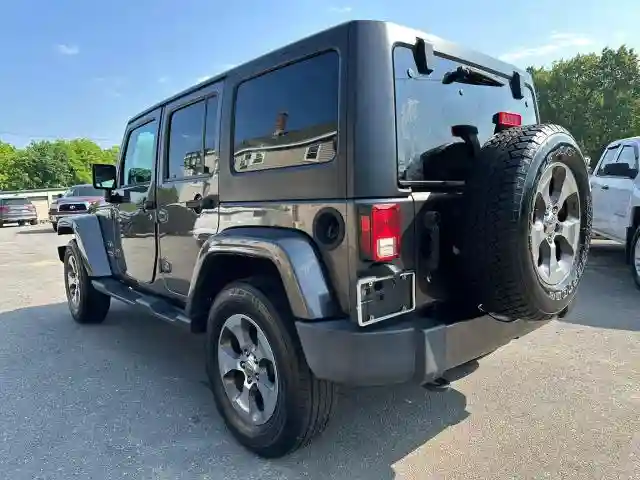 1C4HJWEG4HL661050 2017 JEEP WRANGLER-1
