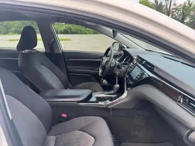 4T1B11HK8KU242401 2019 TOYOTA CAMRY-4