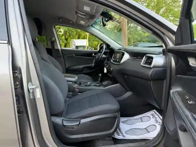 5XYPGDA50GG134006 2016 KIA SORENTO-4