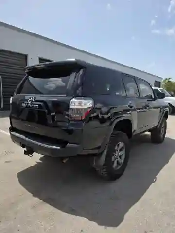 JTEBU5JR4J5577833 2018 TOYOTA 4RUNNER-3