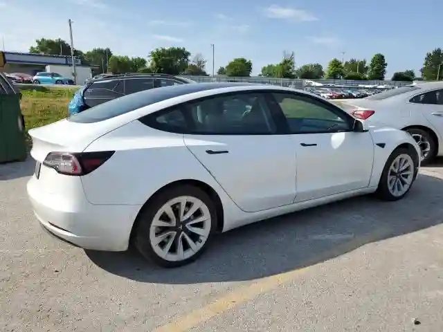5YJ3E1EA7NF368447 2022 TESLA MODEL 3-2