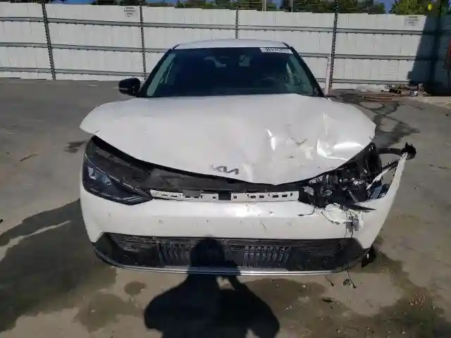 KNDC34LA1R5211448 2024 KIA EV6 LIGHT-4
