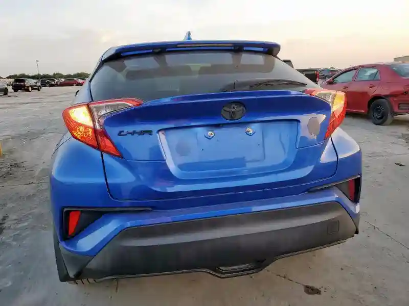 NMTKHMBX7JR004448 2018 TOYOTA C-HR-5