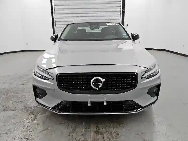 7JRL12FJ9SG366637 2025 VOLVO S60 CORE-4