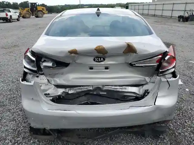 3KPFL4A72JE199582 2018 KIA FORTE-5