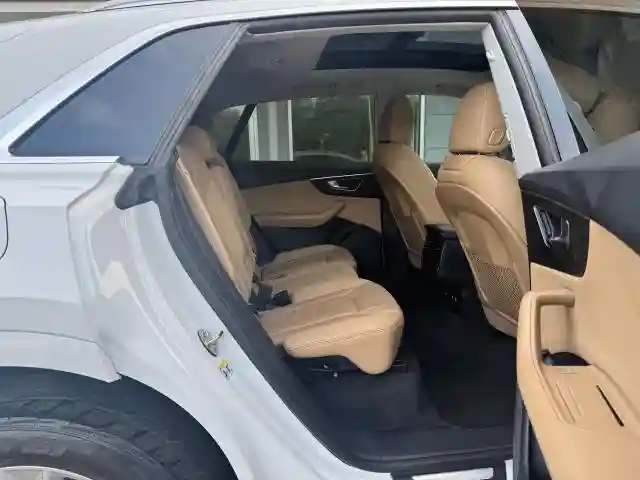 WA1AVAF12KD018856 2019 AUDI Q8-5