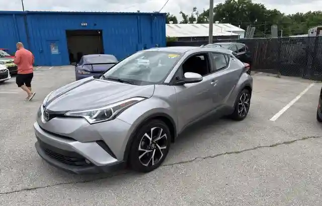 NMTKHMBXXJR048041 2018 TOYOTA C-HR-1